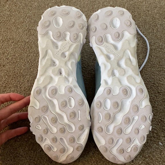 women’s Nike React sneakers - Picture 3 of 3